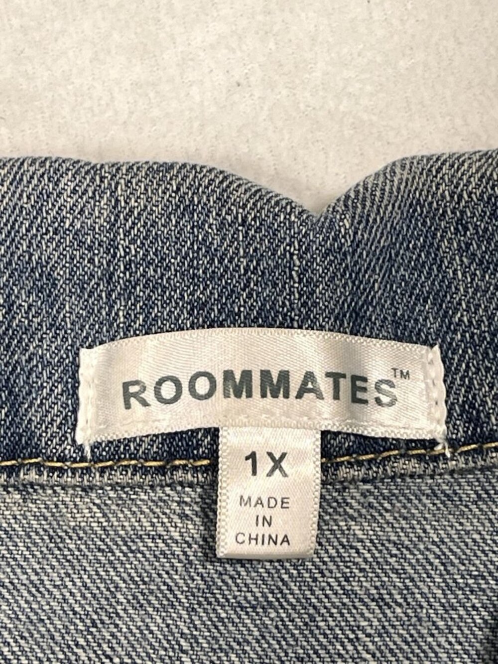 Roommates Women's Cropped Blue Jean Vest Coat Wash Denim Sleeveless Size 1X - Picture 3 of 6